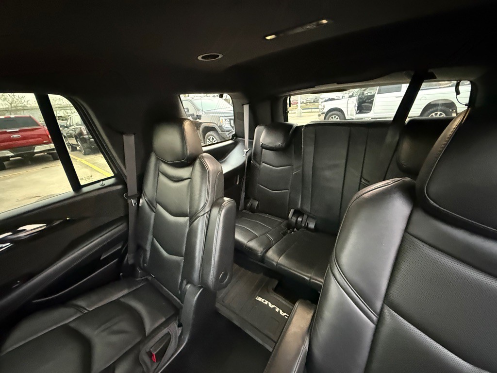 2016 Cadillac Escalade Image 17