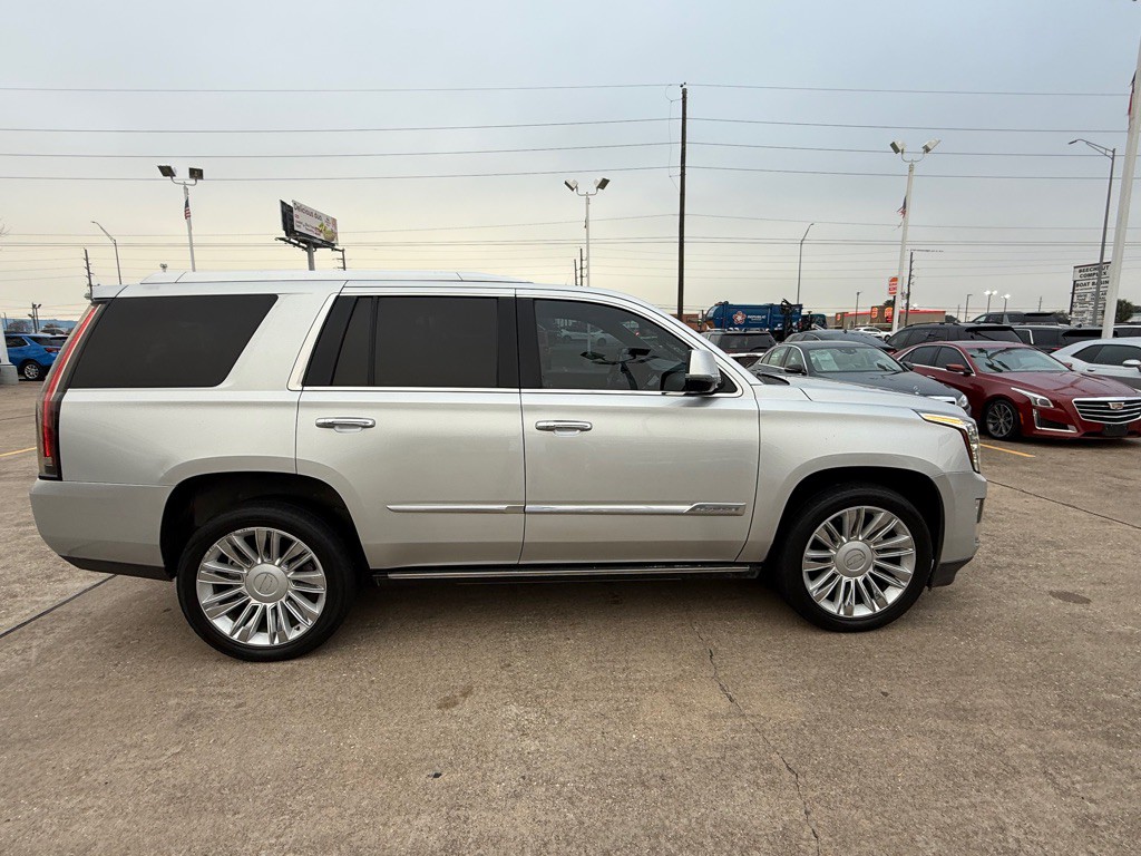 2016 Cadillac Escalade Image 19