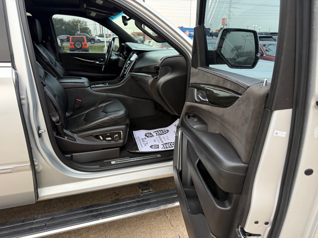 2016 Cadillac Escalade Image 20