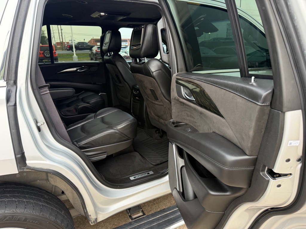 2016 Cadillac Escalade Image 21