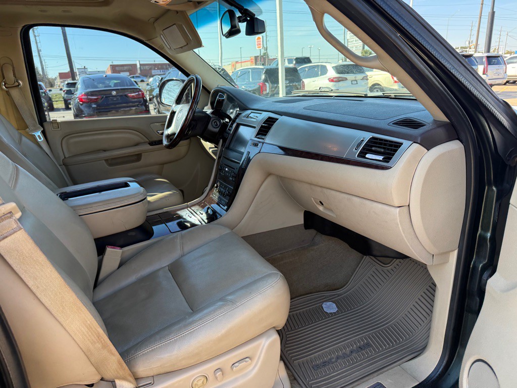 2013 Cadillac Escalade Image 20