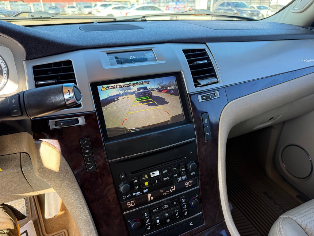 2013 Cadillac Escalade Image 21