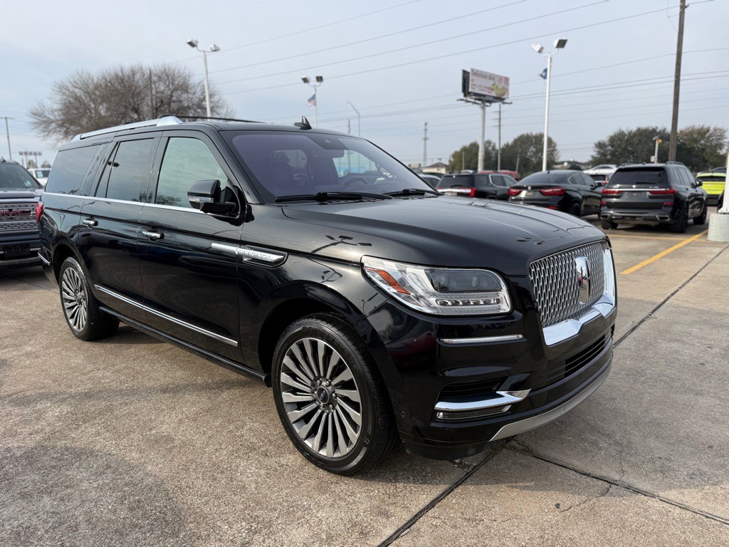 2019 Lincoln Navigator Image 3
