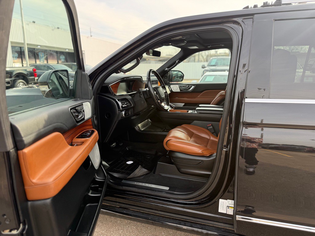 2019 Lincoln Navigator Image 8