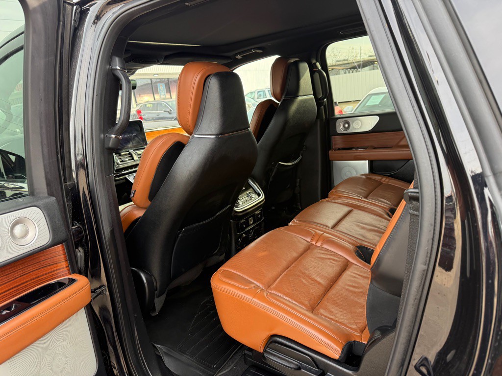 2019 Lincoln Navigator Image 9