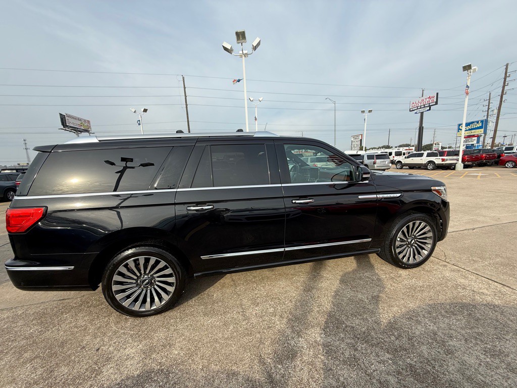 2019 Lincoln Navigator Image 14