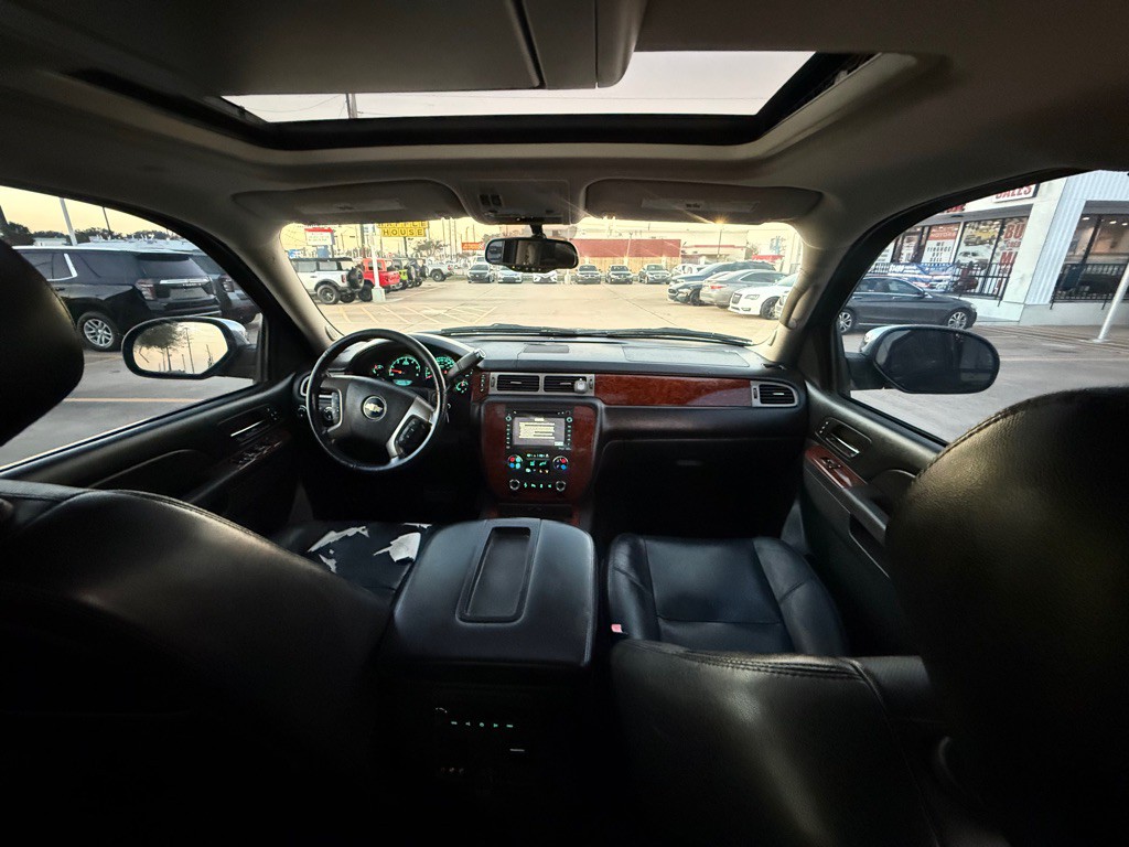 2012 Chevrolet Avalanche Image 10