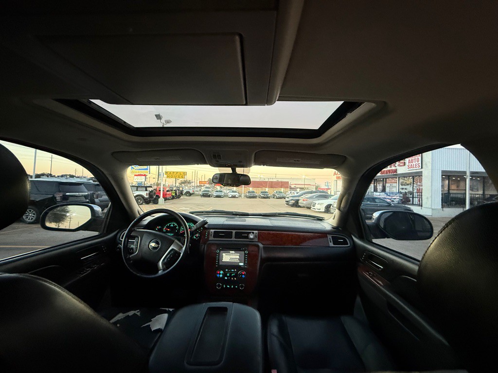 2012 Chevrolet Avalanche Image 11