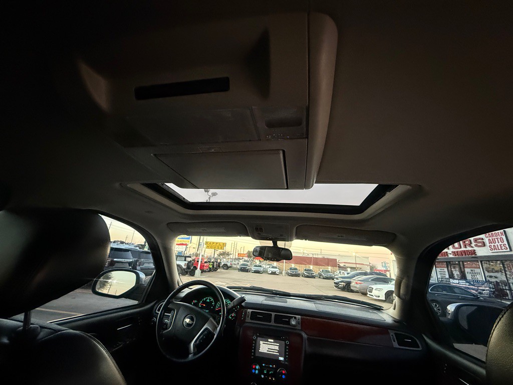 2012 Chevrolet Avalanche Image 12