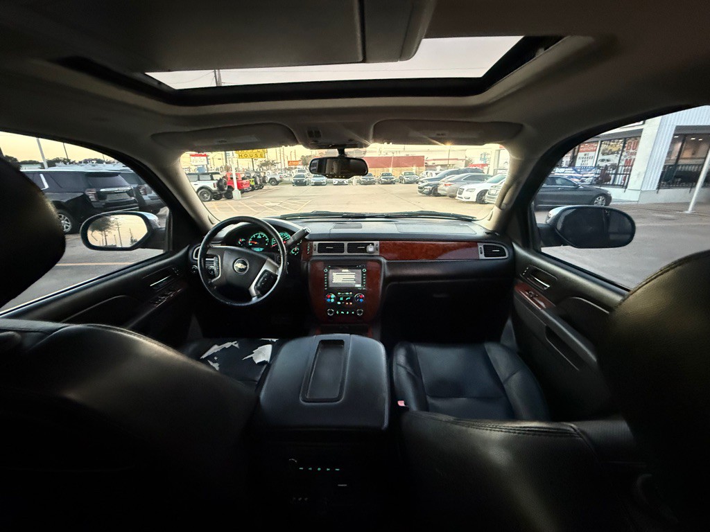 2012 Chevrolet Avalanche Image 13