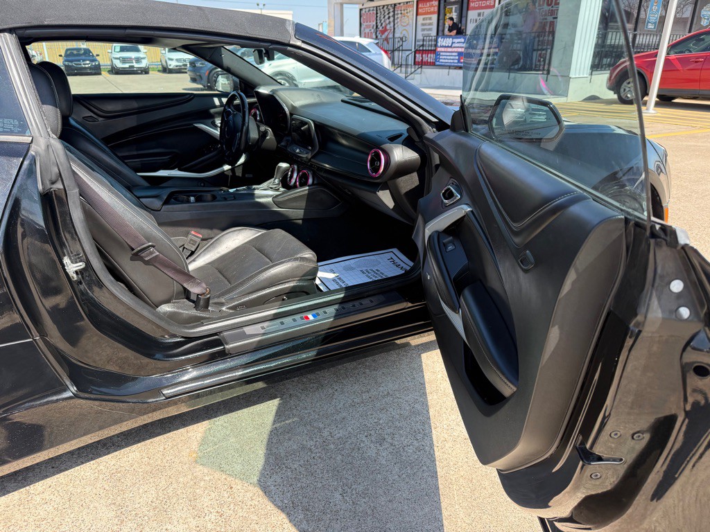 2017 Chevrolet Camaro Image 12