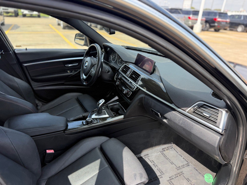 2018 BMW 3 Series Image 12