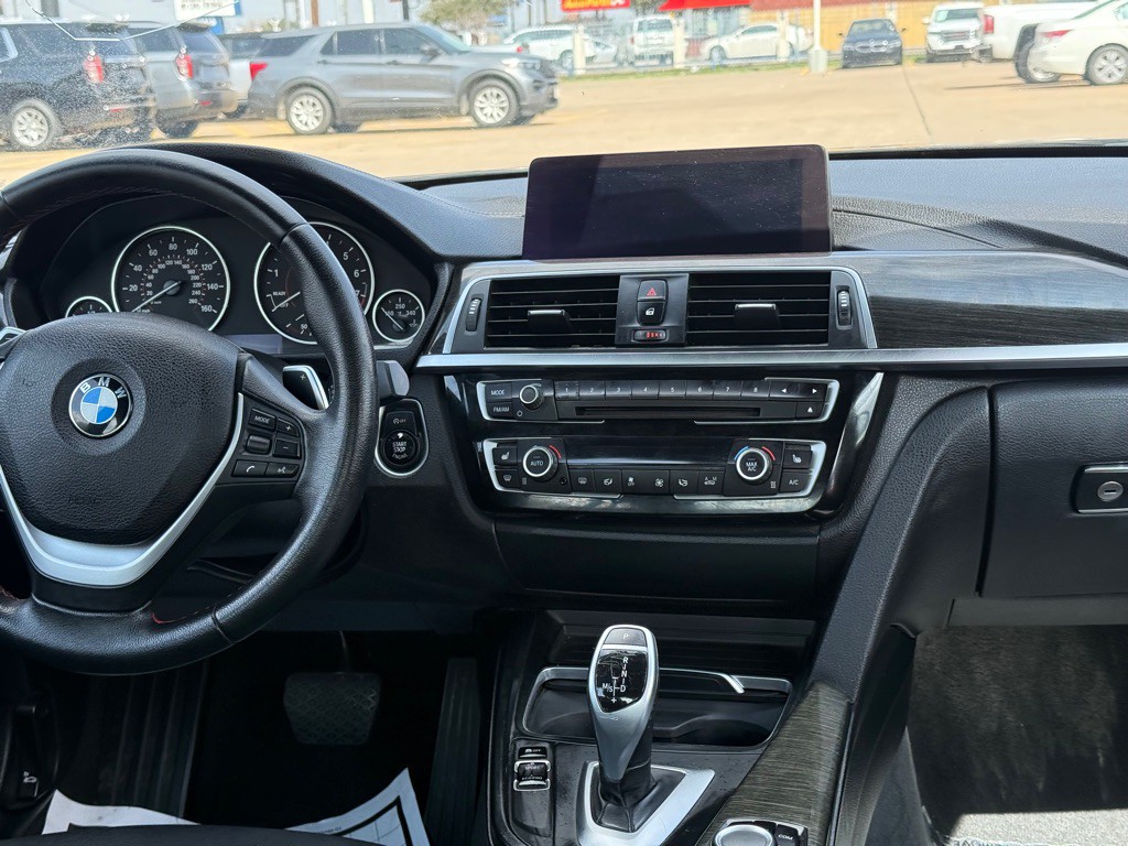 2018 BMW 3 Series Image 16