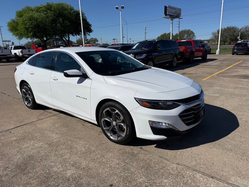 2020 Chevrolet Malibu Image 2