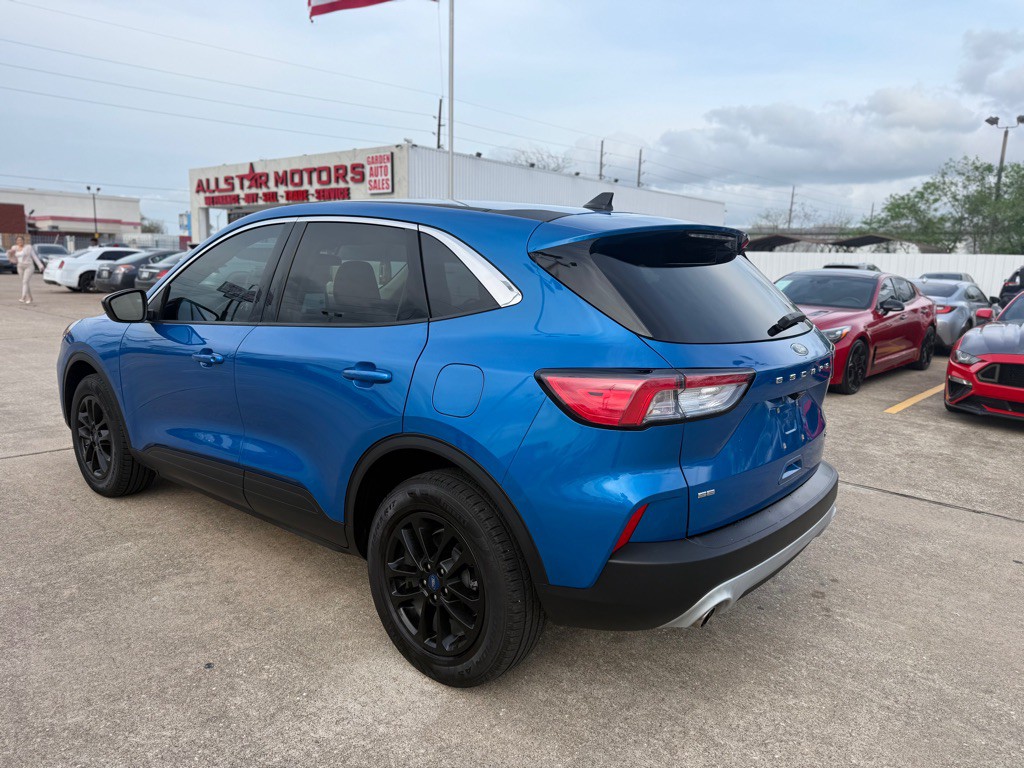 2021 Ford Escape Image 2