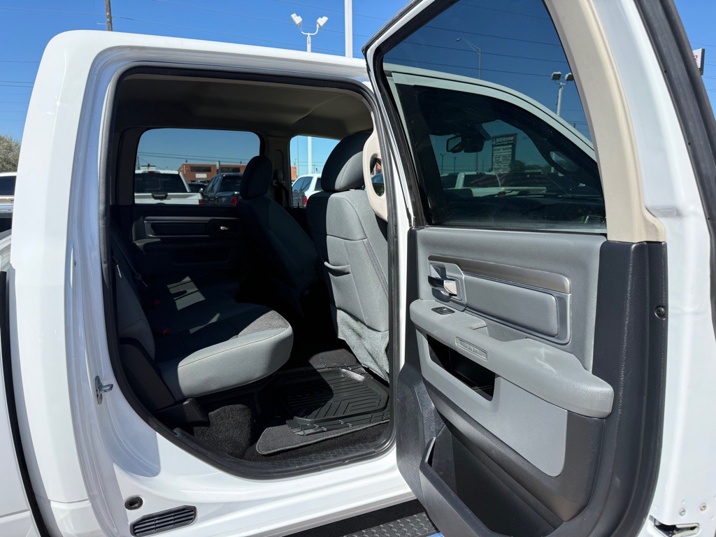 2015 RAM 1500 Image 9