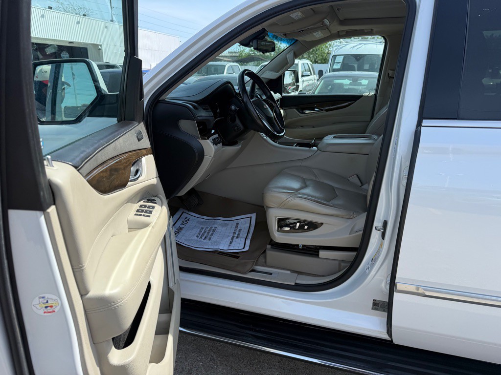 2019 Cadillac Escalade Image 4