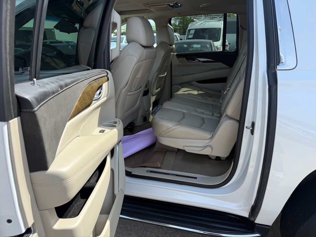 2019 Cadillac Escalade Image 8