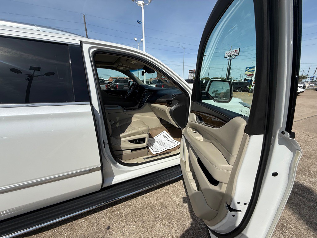 2019 Cadillac Escalade Image 16