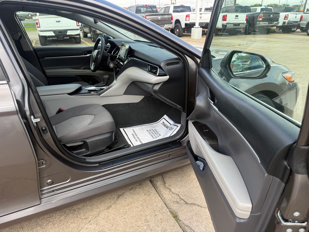 2023 Toyota Camry Image 16