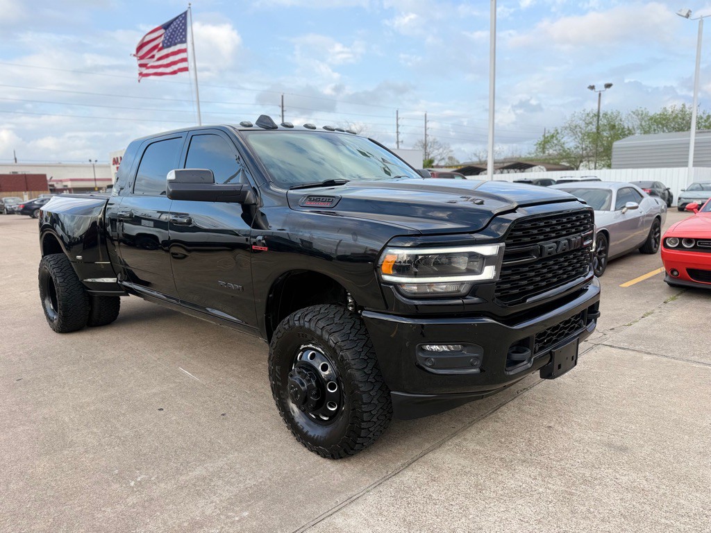 2022 RAM 3500 Image 3