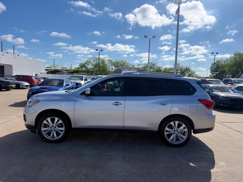2018 Nissan Pathfinder Image 3