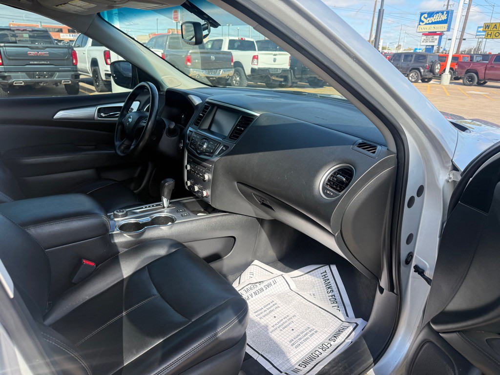 2018 Nissan Pathfinder Image 17