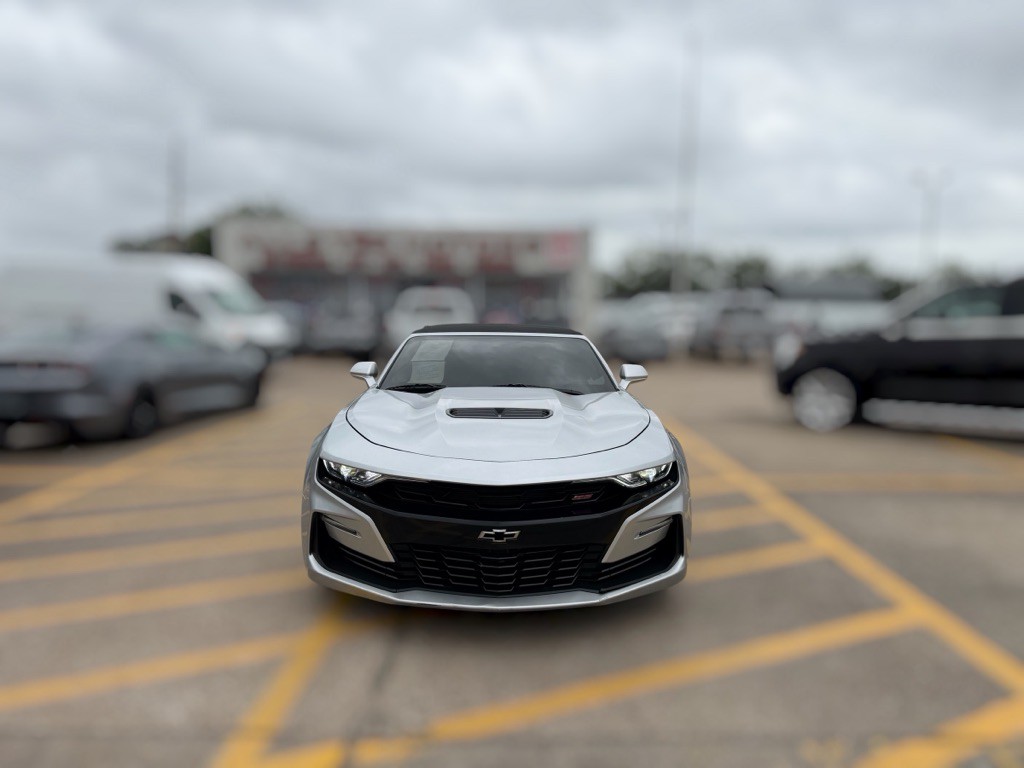 2019 Chevrolet Camaro Image 2