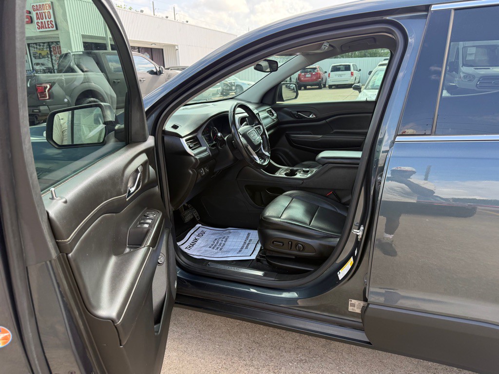 2020 GMC Acadia Image 3