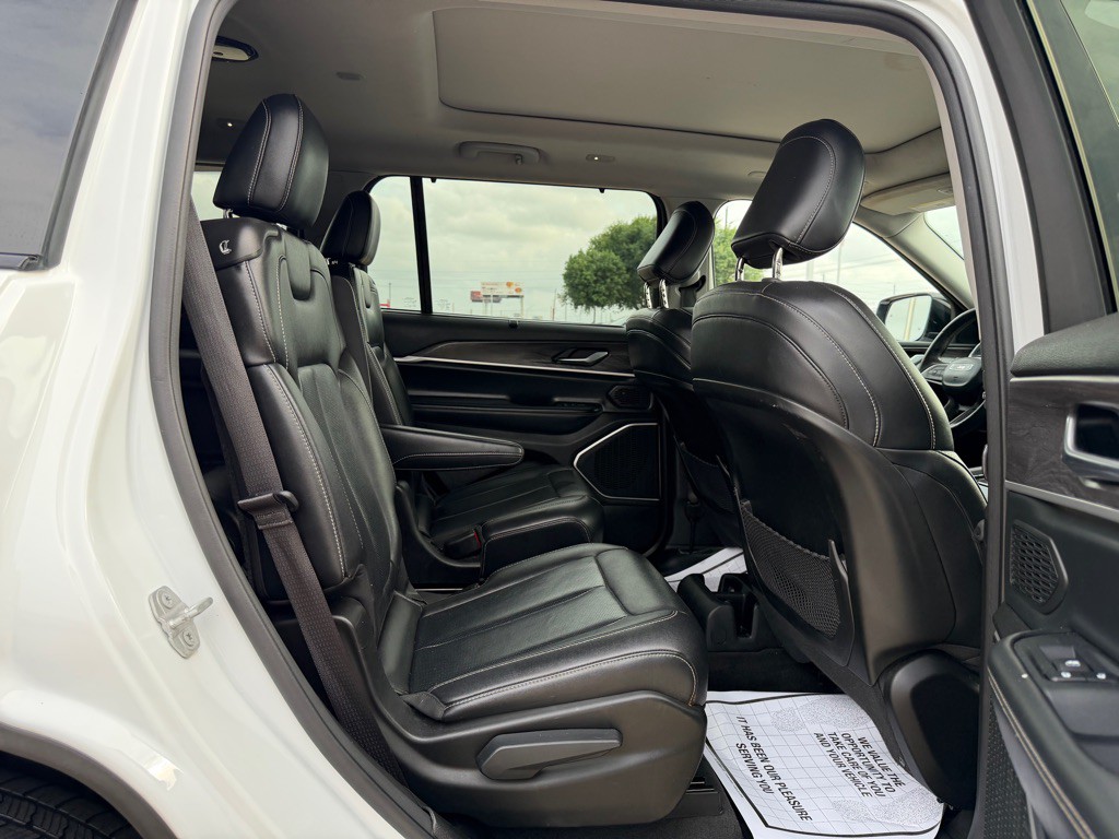 2022 Jeep Grand Cherokee Image 17