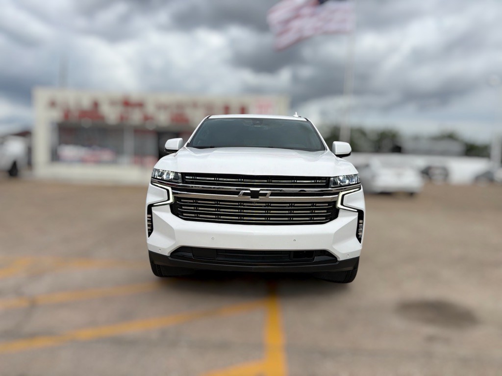 2022 Chevrolet Suburban Image 2