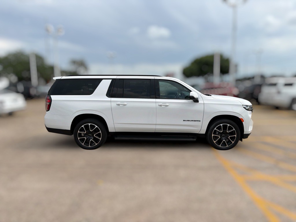 2022 Chevrolet Suburban Image 9