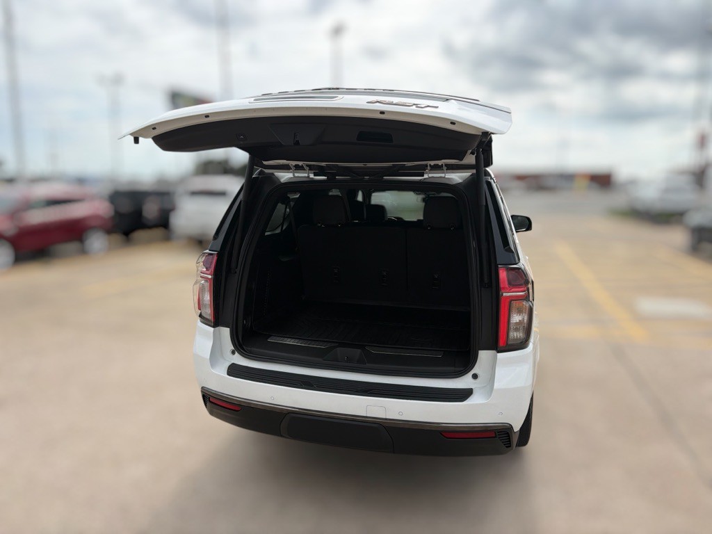 2022 Chevrolet Suburban Image 13