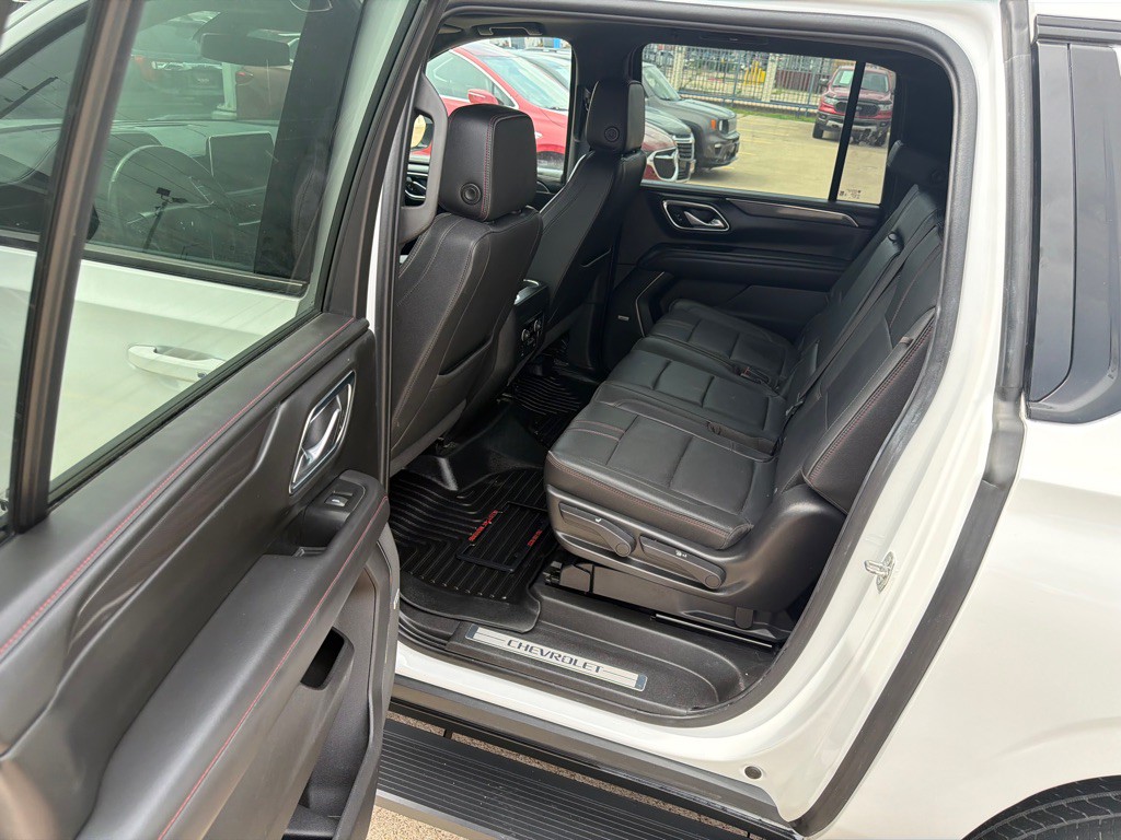 2022 Chevrolet Suburban Image 14