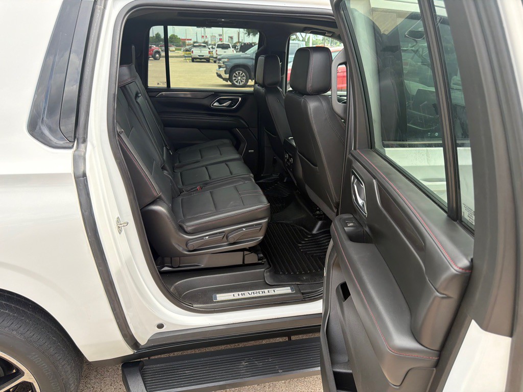 2022 Chevrolet Suburban Image 15