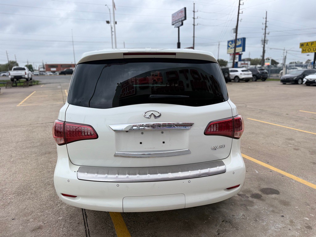 2016 INFINITI QX80 Image 8