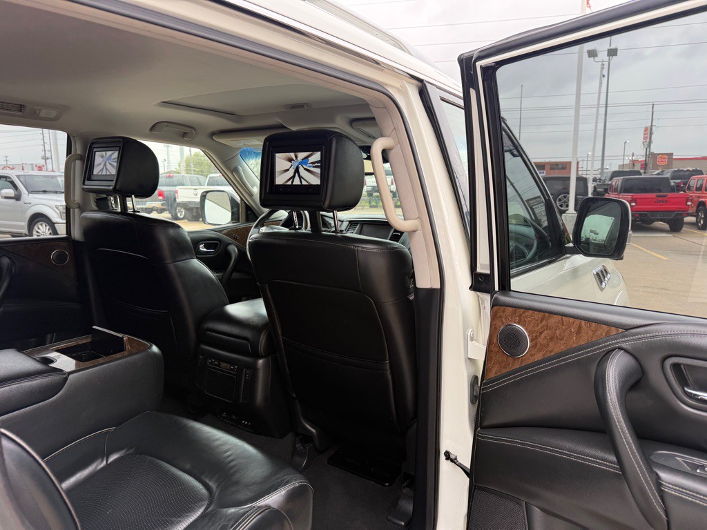 2016 INFINITI QX80 Image 10