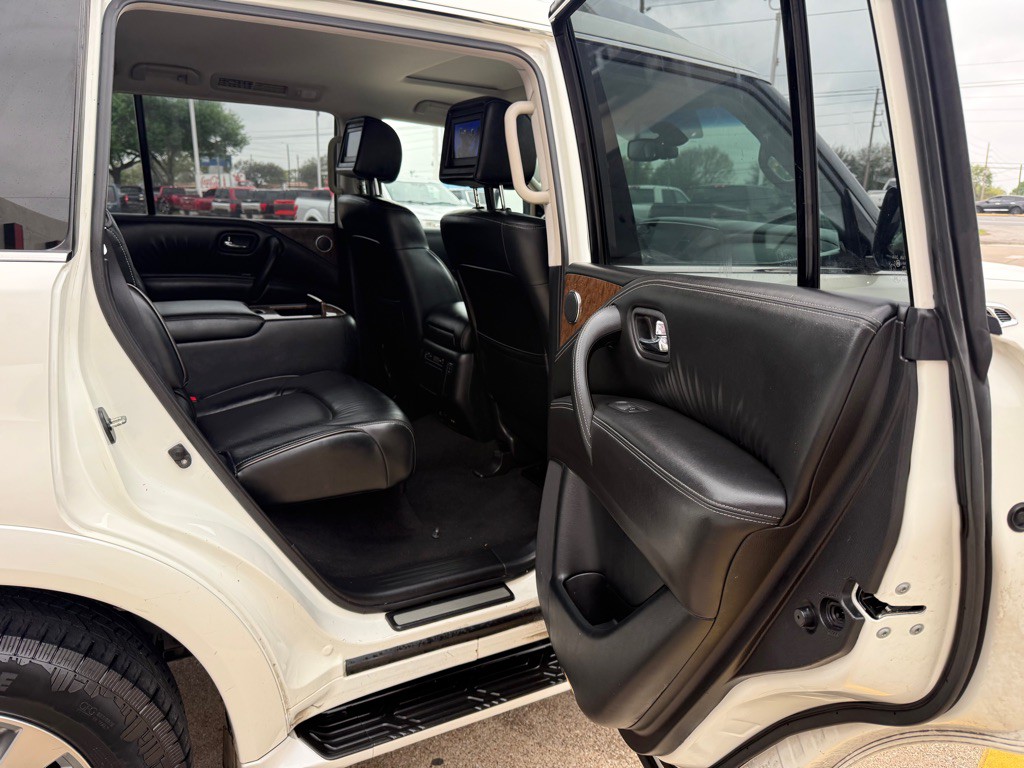 2016 INFINITI QX80 Image 12