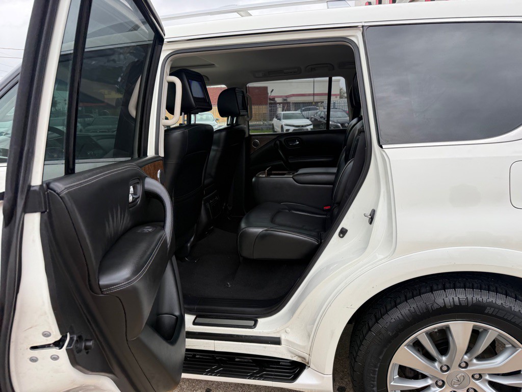 2016 INFINITI QX80 Image 15