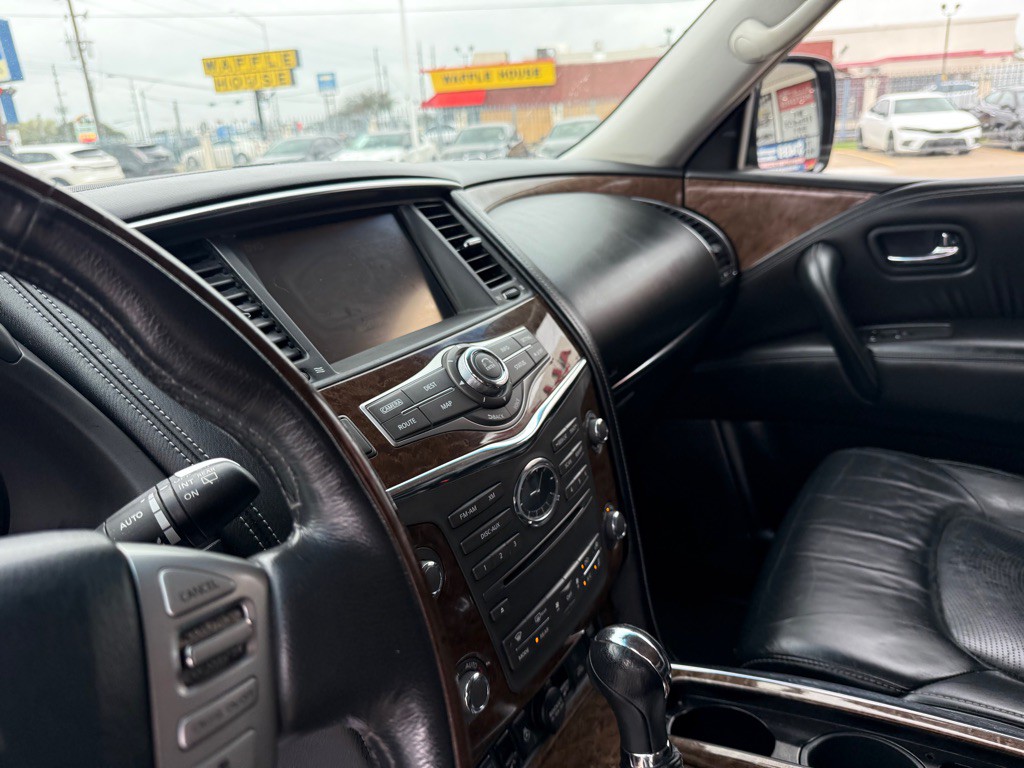 2016 INFINITI QX80 Image 16