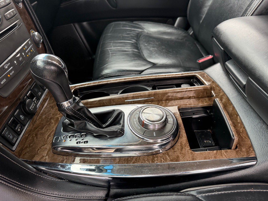 2016 INFINITI QX80 Image 17