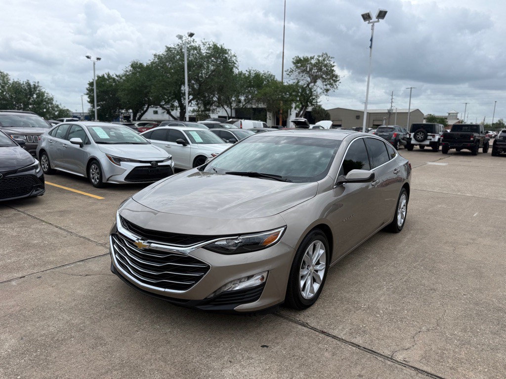 2022 Chevrolet Malibu Image 1