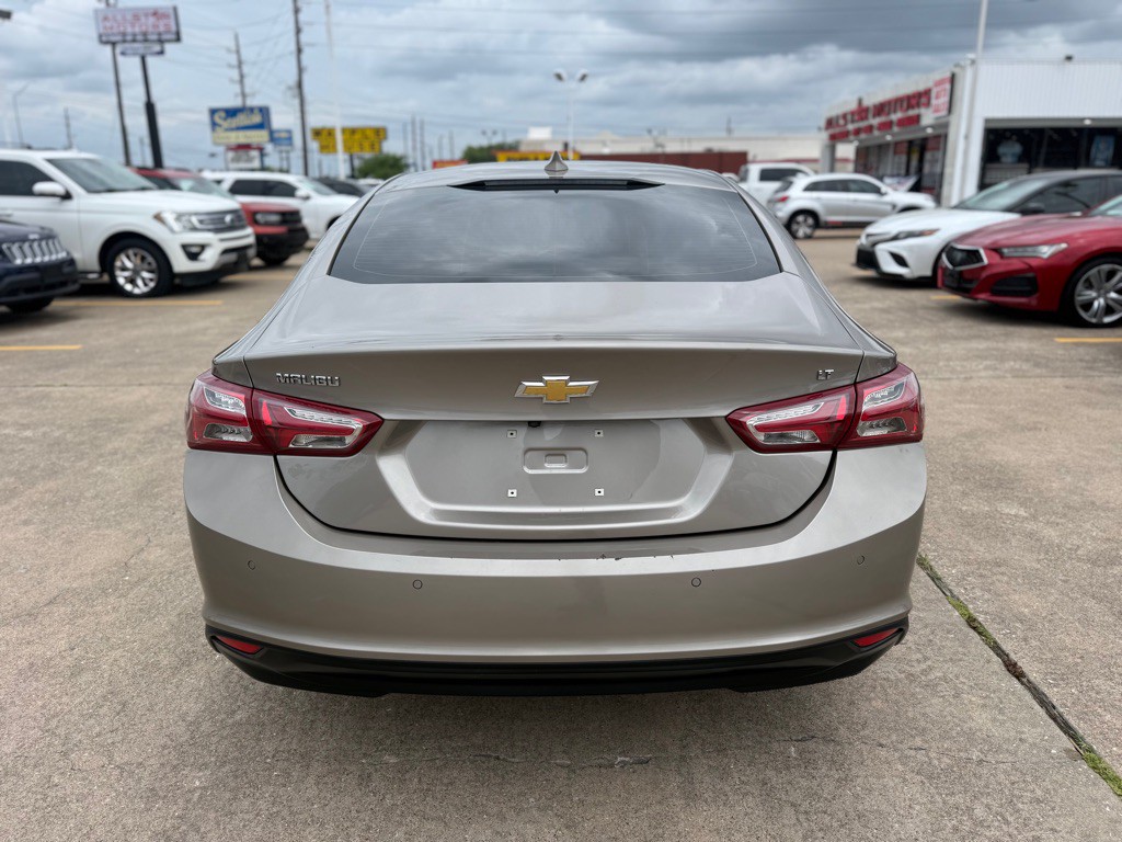 2022 Chevrolet Malibu Image 4