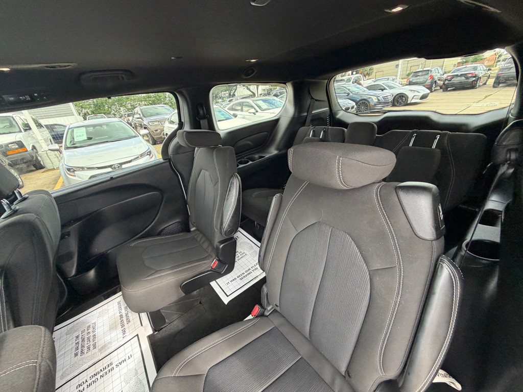 2022 Chrysler Pacifica Image 8