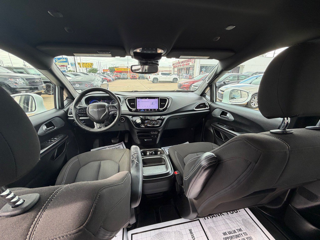 2022 Chrysler Pacifica Image 9