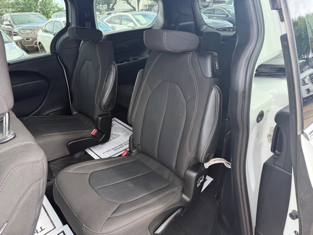 2022 Chrysler Pacifica Image 10