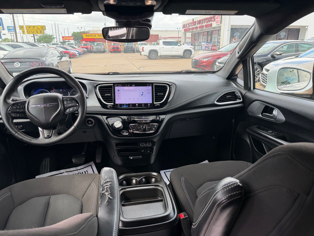 2022 Chrysler Pacifica Image 11