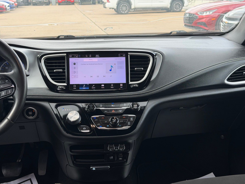 2022 Chrysler Pacifica Image 12