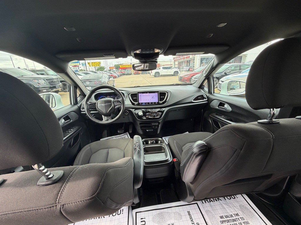2022 Chrysler Pacifica Image 15