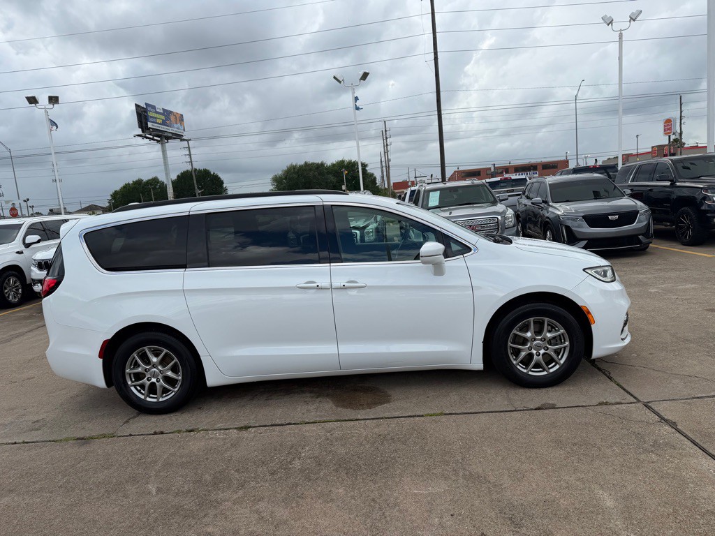 2022 Chrysler Pacifica Image 16